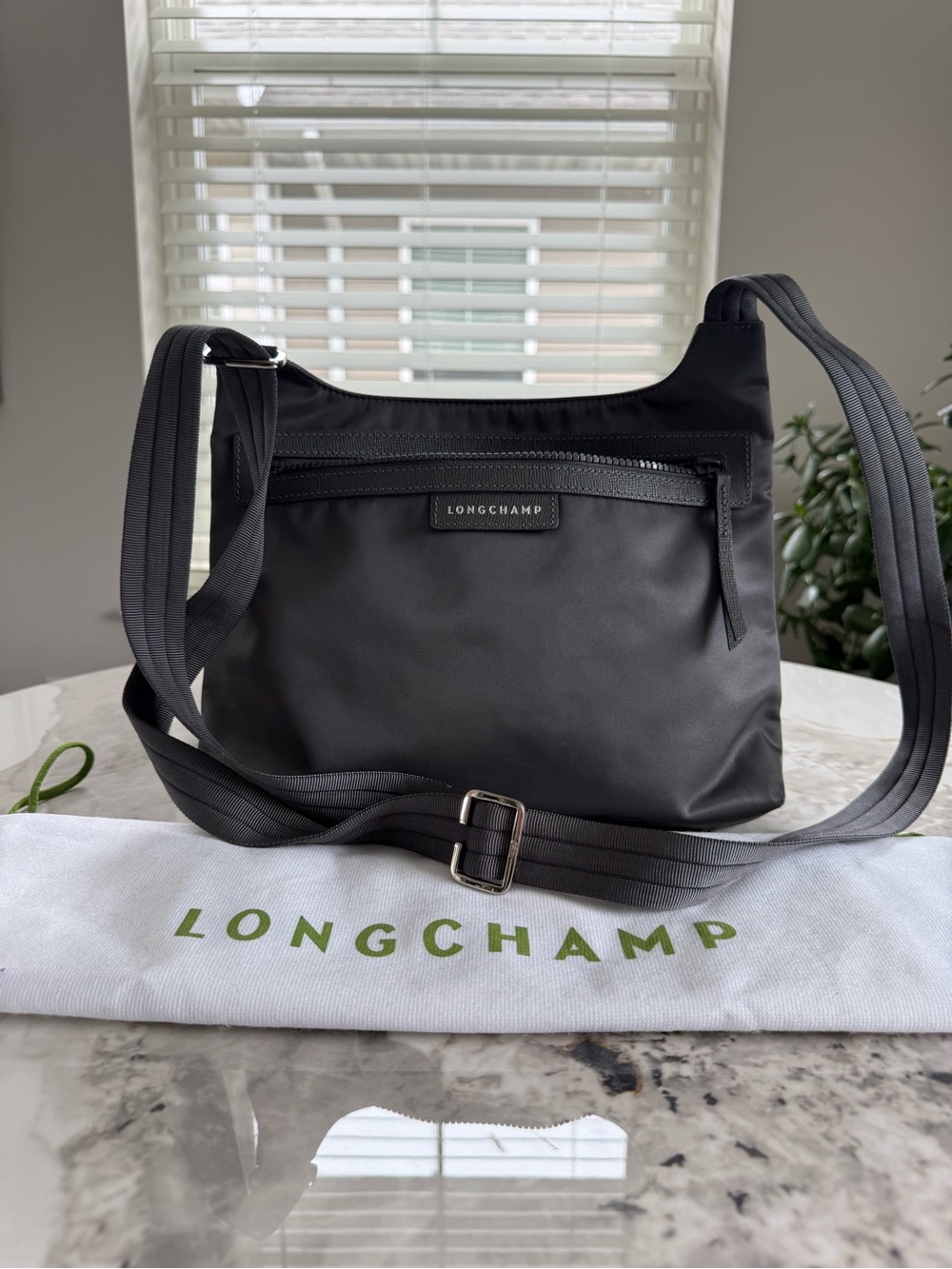 Longchamp Gray Crossbody Bag - Sleek Everyday Shoulder Bag